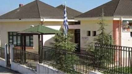 Μικροί χούλιγκανς: 10χρονοι έκαναν «γυαλιά καρφιά» νηπιαγωγείο και έβαλαν φωτιά στην αυλή Μικροί χούλιγκανς: 10χρονοι έκαναν «γυαλιά καρφιά» νηπιαγωγείο και έβαλαν φωτιά στην αυλή