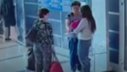 Συγκλονιστικό: Mια γυναίκα πουλά το μόλις εννέα ημερών μωρό της για 38 ευρώ! – ΒΙΝΤΕΟ Συγκλονιστικό: Mια γυναίκα πουλά το μόλις εννέα ημερών μωρό της για 38 ευρώ! – ΒΙΝΤΕΟ