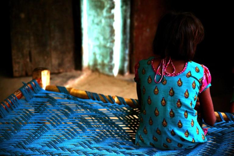 Φρίκη! Βιασμός 7χρονης με μεταλλικό σωλήνα, χαροπαλεύει το κορίτσι