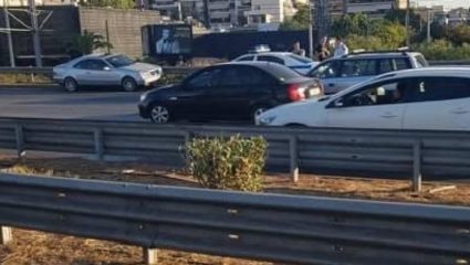 Αυτοκίνητο μπήκε ανάποδα στην παραλιακή και έσπειρε τον πανικό – ΦΩΤΟ Αυτοκίνητο μπήκε ανάποδα στην παραλιακή και έσπειρε τον πανικό – ΦΩΤΟ
