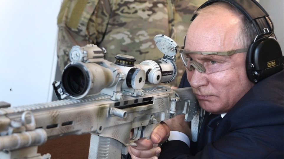 O Πούτιν δοκιμάζει το νέο Καλάσνικοφ! (vid)