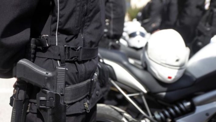 Αστυνομικός πυροβόλησε σκύλο γιατί του γάβγισε! Αστυνομικός πυροβόλησε σκύλο γιατί του γάβγισε!