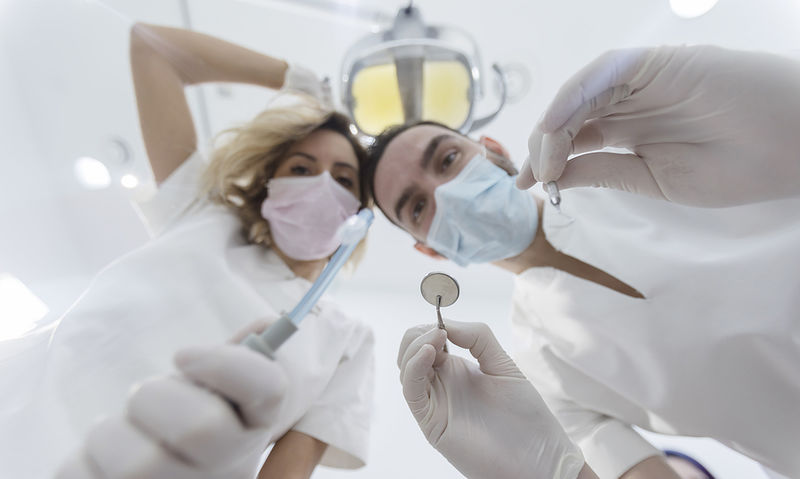 Πώς οι οδοντίατροι μπορούν να γίνουν... παθολόγοι