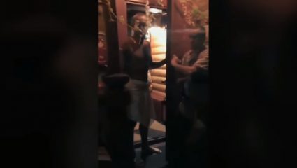 Σύζυγος ποδοσφαιριστής «μπούκαρε» στην σάουνα και τον έπιασε στα πράσα! – ΒΙΝΤΕΟ Σύζυγος ποδοσφαιριστής «μπούκαρε» στην σάουνα και τον έπιασε στα πράσα! – ΒΙΝΤΕΟ