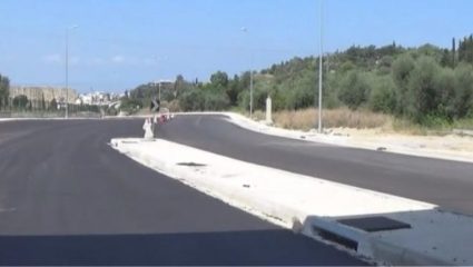 Παραδόθηκε η μικρή Περιμετρική στην Πάτρα χωρίς πινακίδες – Γονείς έχασαν το δρόμο για το νοσοκομείο Παραδόθηκε η μικρή Περιμετρική στην Πάτρα χωρίς πινακίδες – Γονείς έχασαν το δρόμο για το νοσοκομείο