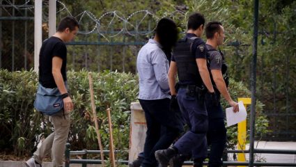 Αυτά είπε στην απολογία του ο κοσμηματοπώλης: «Υπερασπίστηκα τη ζωή και την περιουσία μου…» Αυτά είπε στην απολογία του ο κοσμηματοπώλης: «Υπερασπίστηκα τη ζωή και την περιουσία μου…»