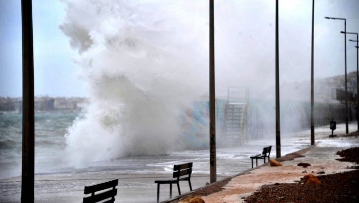 Κύματα 11 μέτρων θα φέρει ο μεσογειακός κυκλώνας Κύματα 11 μέτρων θα φέρει ο μεσογειακός κυκλώνας