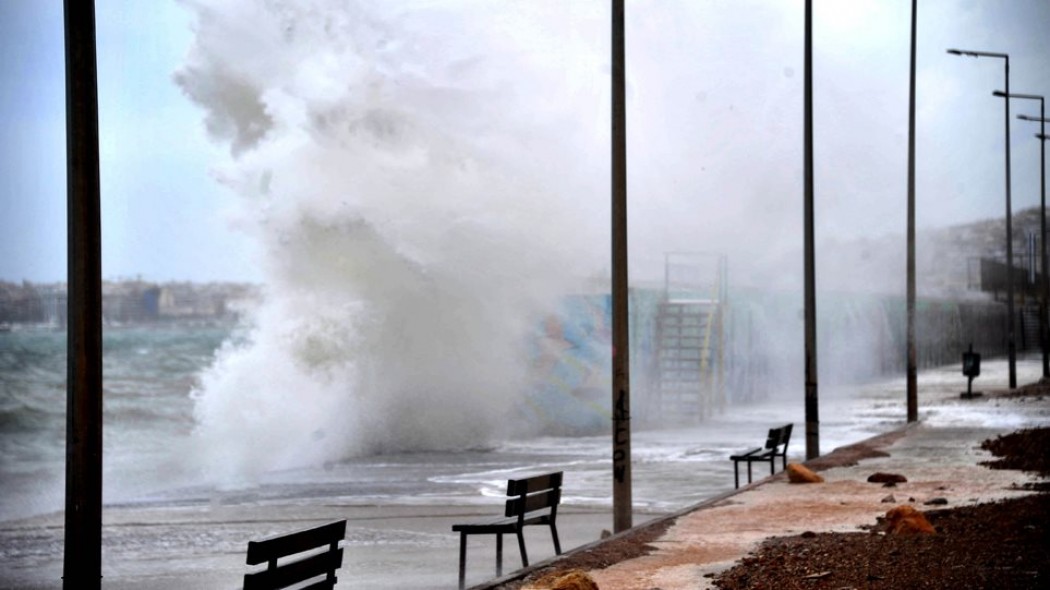 Κύματα 11 μέτρων θα φέρει ο μεσογειακός κυκλώνας