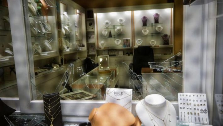 Ελεύθερος και ο 55χρονος για τις κλωτσιές στον Ζακ Κωστόπουλο Ελεύθερος και ο 55χρονος για τις κλωτσιές στον Ζακ Κωστόπουλο