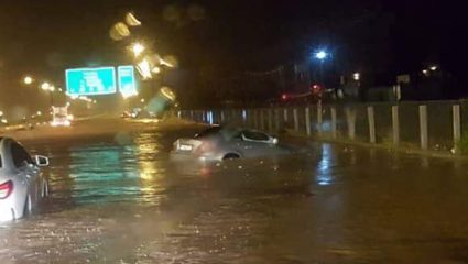 Εθνική Αθηνών-Κορίνθου: Βούλιαξαν αυτοκίνητα στο ύψος της Κινέτας (ΦΩΤΟ) Εθνική Αθηνών-Κορίνθου: Βούλιαξαν αυτοκίνητα στο ύψος της Κινέτας (ΦΩΤΟ)