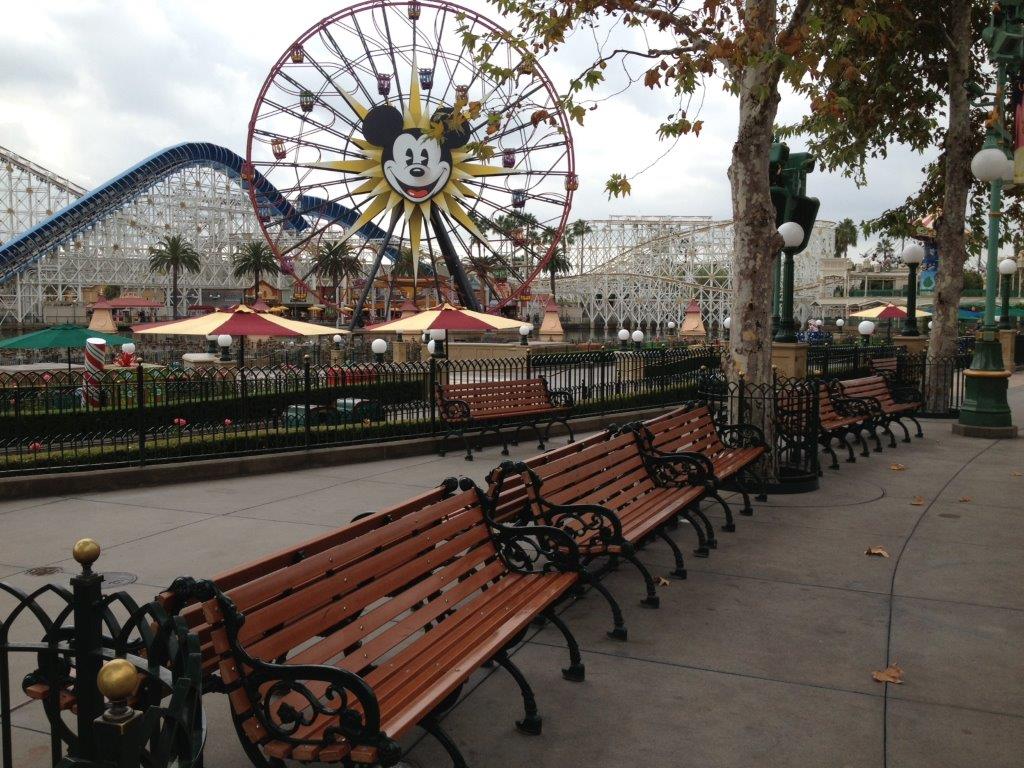 Η Disneyland αποφάσισε να καταργήσει τα παγκάκια!