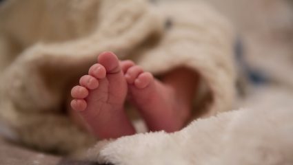 Λάρισα: βαριά ποινή σε οδοντίατρο που φίλησε νεογέννητο στο στόμα! Λάρισα: βαριά ποινή σε οδοντίατρο που φίλησε νεογέννητο στο στόμα!
