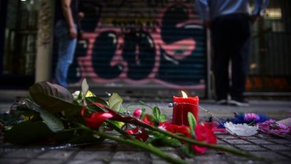 Νέο βίντεο – ντοκουμέντο με τον Ζακ Κωστόπουλο λίγο πριν μπει στο κοσμηματοπωλείο Νέο βίντεο – ντοκουμέντο με τον Ζακ Κωστόπουλο λίγο πριν μπει στο κοσμηματοπωλείο