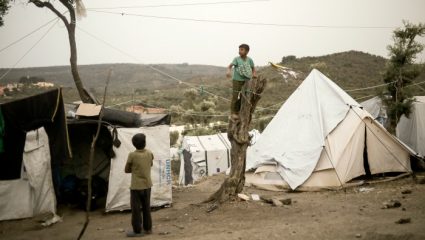 Πρώην τζιχαντιστές κάνουν κουμάντο σε ελληνικούς καταυλισμούς! Πρώην τζιχαντιστές κάνουν κουμάντο σε ελληνικούς καταυλισμούς!
