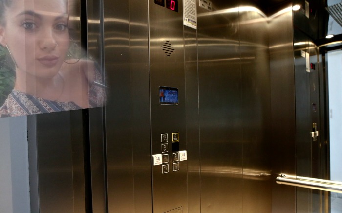 Ανατροπή με το θάνατο της 20χρονης στο ασανσέρ: Πιάστηκε το ρούχο της στην πόρτα και πνίγηκε
