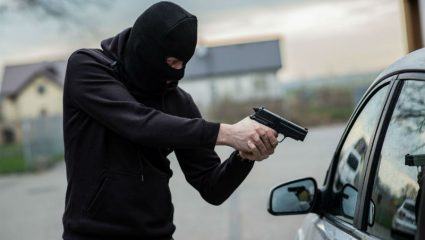 Σοκ για διάσημο ποδοσφαιριστή: τον λήστεψαν υπό την απειλή όπλου! (ΦΩΤΟ) Σοκ για διάσημο ποδοσφαιριστή: τον λήστεψαν υπό την απειλή όπλου! (ΦΩΤΟ)