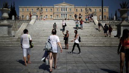 Οι Έλληνες είναι ο πιο δυστυχισμένος λαός της Ευρώπης Οι Έλληνες είναι ο πιο δυστυχισμένος λαός της Ευρώπης