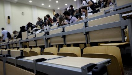Στη φυλακή ο καθηγητής «Φακελάκης» Στη φυλακή ο καθηγητής «Φακελάκης»