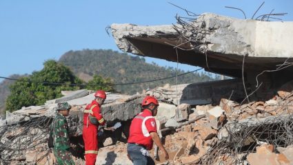 Aδειάζει η κλεψύδρα: την Πέμπτη σταματούν οι έρευνες για τους 5.000 αγνοούμενους στην Ινδονησία Aδειάζει η κλεψύδρα: την Πέμπτη σταματούν οι έρευνες για τους 5.000 αγνοούμενους στην Ινδονησία