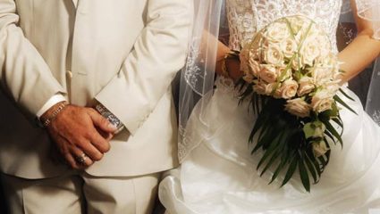 Χανιά: Toυς έκλεψαν όλα τα γαμήλια δώρα την ώρα του γλεντιού! Χανιά: Toυς έκλεψαν όλα τα γαμήλια δώρα την ώρα του γλεντιού!