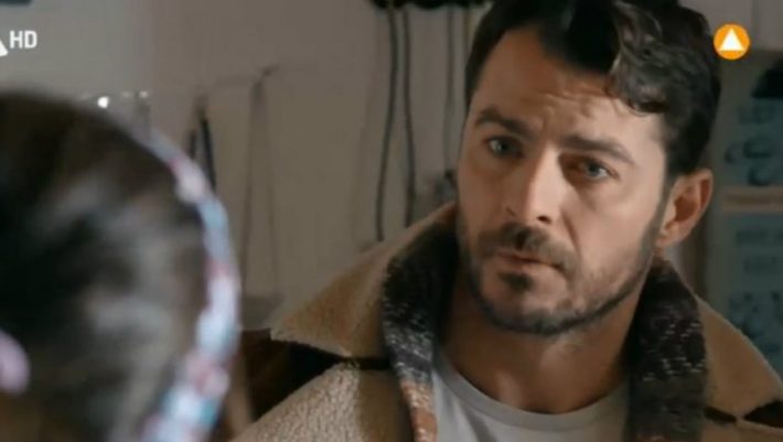 Απίστευτη εξομολόγηση για τον Γιώργο Αγγελόπουλο: «Ήταν πάνω μου και για 10 λεπτά...» (ΒΙΝΤΕΟ) Απίστευτη εξομολόγηση για τον Γιώργο Αγγελόπουλο: «Ήταν πάνω μου και για 10 λεπτά...» (ΒΙΝΤΕΟ)
