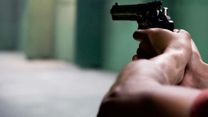 Ξεφύγαμε: Μαθητής πυροβόλησε μέσα σε σχολείο στη Λαμία! Ξεφύγαμε: Μαθητής πυροβόλησε μέσα σε σχολείο στη Λαμία!