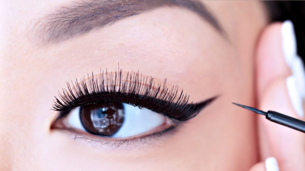 Γνωρίζετε τους κινδύνους του eyeliner;