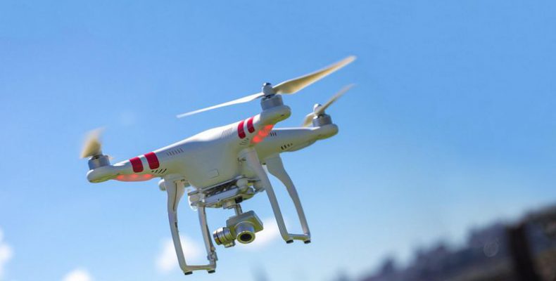 Τρομερό βίντεο: Τι θα συμβεί αν ένα drone συγκρουστεί με αεροπλάνο!