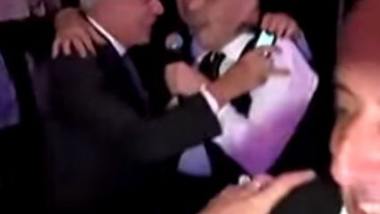 Mεράκλωσε ο Αβραμόπουλος και πήρε το μικρόφωνο – Ποιο τραγούδι είπε (ΒΙΝΤΕΟ) Mεράκλωσε ο Αβραμόπουλος και πήρε το μικρόφωνο – Ποιο τραγούδι είπε (ΒΙΝΤΕΟ)