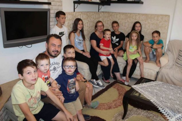 Απίστευτο κι όμως ελληνικό: Ζευγάρι στη Θεσσαλονίκη έχει 11 παιδιά!