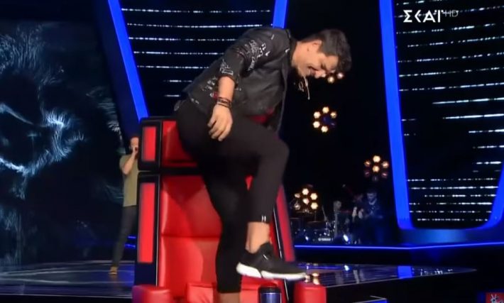 «Τρελάθηκε» ο Ρουβάς στο «The Voice», κόντεψε να σπάσει το μπάζερ! - ΒΙΝΤΕΟ