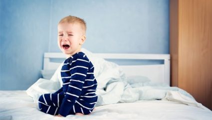 Το παιδί μου ξυπνάει και βάζει τις φωνές μέσα στη νύχτα! Τι μπορώ να κάνω; Το παιδί μου ξυπνάει και βάζει τις φωνές μέσα στη νύχτα! Τι μπορώ να κάνω;