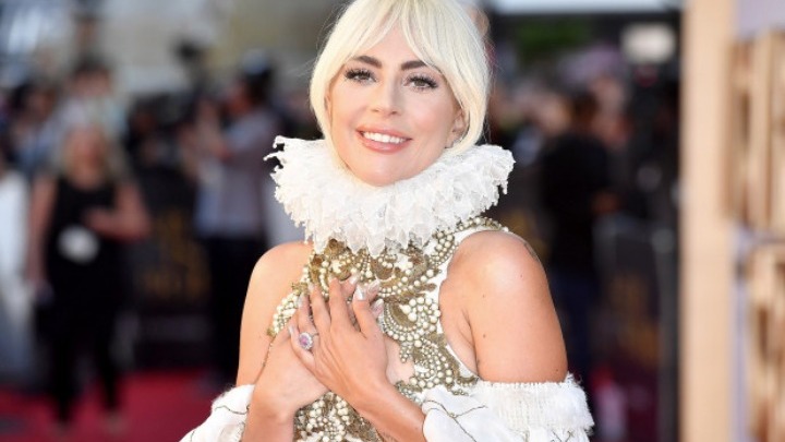 Σοκ: Τόσο κοστίζει το δαχτυλίδι αρραβώνων της Lady Gaga!