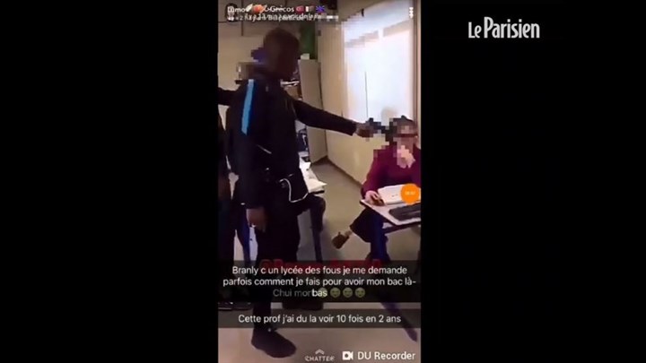 Μαθητής απειλεί με όπλο τη δασκάλα του (ΒΙΝΤΕΟ)