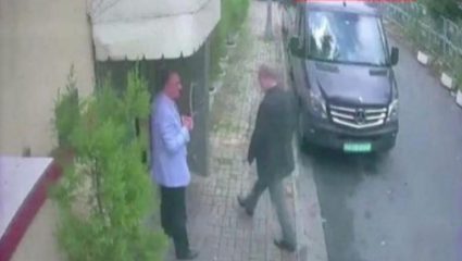 Ο σωματοφύλακας του πρίγκιπα διαδόχου έβγαλε από την Τουρκία το πτώμα του Κασόγκι – Τον έκοψαν 15 κομμάτια Ο σωματοφύλακας του πρίγκιπα διαδόχου έβγαλε από την Τουρκία το πτώμα του Κασόγκι – Τον έκοψαν 15 κομμάτια