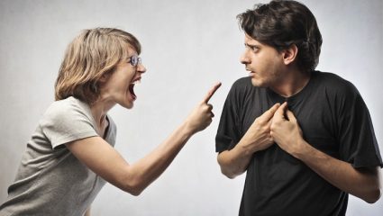 Ανατροπή: Τρεις στους δέκα Έλληνες τρώνε ξύλο από τη γυναίκα τους! Ανατροπή: Τρεις στους δέκα Έλληνες τρώνε ξύλο από τη γυναίκα τους!