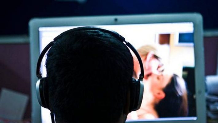 ροζ λεσβιακό πορνό βίντεο καταπιεί μεγάλο καβλί