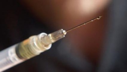 Πρωτοφανές περιστατικό: τρύπησε με σύριγγα συμμαθητές του για αστείο Πρωτοφανές περιστατικό: τρύπησε με σύριγγα συμμαθητές του για αστείο