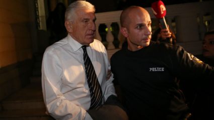 Ο Παπαντωνίου ζήτησε χαρτική ύλη για να γράψει βιβλίο στη φυλακή Ο Παπαντωνίου ζήτησε χαρτική ύλη για να γράψει βιβλίο στη φυλακή