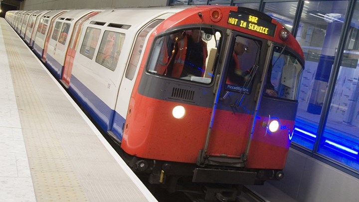Θρίλερ με τις αυξανόμενες λιποθυμίες στο μετρό του Λονδίνου - ΦΩΤΟ