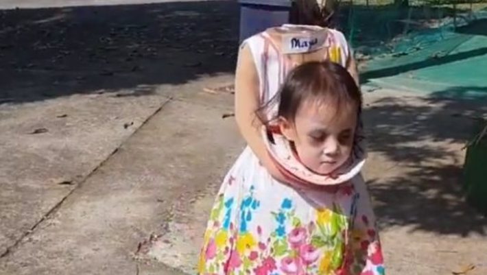 Η ανατριχιαστική στολή ενός δίχρονου κοριτσιού για το Halloween προκάλεσε χαμό (ΒΙΝΤΕΟ) Η ανατριχιαστική στολή ενός δίχρονου κοριτσιού για το Halloween προκάλεσε χαμό (ΒΙΝΤΕΟ)
