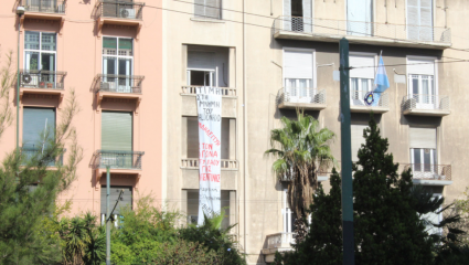 Η στιγμή της εισβολής του «Ρουβίκωνα» στην πρεσβεία της Αργεντινής (ΒΙΝΤΕΟ) Η στιγμή της εισβολής του «Ρουβίκωνα» στην πρεσβεία της Αργεντινής (ΒΙΝΤΕΟ)