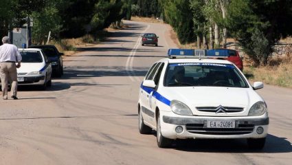 Τρόμος για μαθήτρια στη Λαμία: κουκουλοφόροι της επιτέθηκαν για να τη ληστέψουν Τρόμος για μαθήτρια στη Λαμία: κουκουλοφόροι της επιτέθηκαν για να τη ληστέψουν