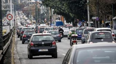 Χάος στην Αθήνα, τρομερό μποτιλιάρισμα μπροστά από το Καλλιμάρμαρο