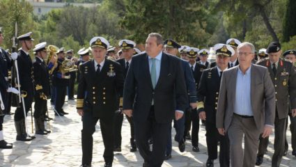 Αυτοκαλέστηκε στην παρέλαση της Κύπρου ο Καμμένος Αυτοκαλέστηκε στην παρέλαση της Κύπρου ο Καμμένος