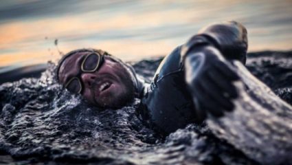 Έκανε τον γύρο της Βρετανίας μένοντας 157 ημέρες στην θάλασσα Έκανε τον γύρο της Βρετανίας μένοντας 157 ημέρες στην θάλασσα