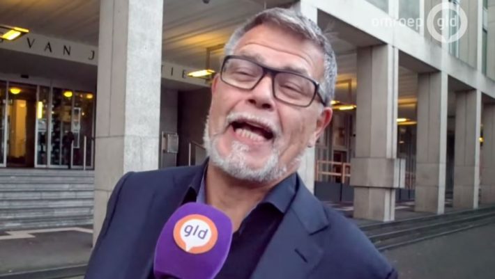 Είναι 69 αλλά αισθάνεται 49 και θέλει να αλλάξει την ταυτότητά του! - ΒΙΝΤΕΟ Είναι 69 αλλά αισθάνεται 49 και θέλει να αλλάξει την ταυτότητά του! - ΒΙΝΤΕΟ