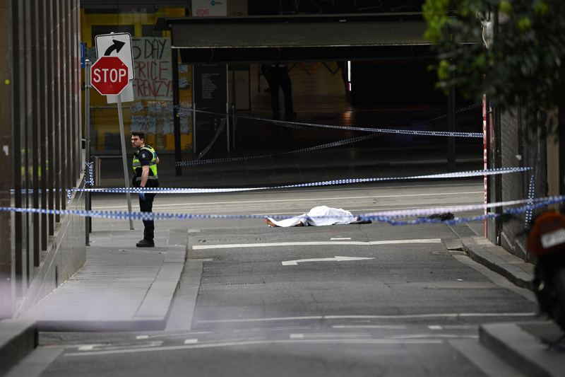 Τρόμος στη Μελβούρνη: Ένας νεκρός και 2 τραυματίες μετά από επίθεση με μαχαίρι - ΒΙΝΤΕΟ