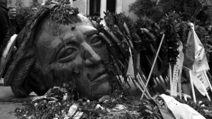 Οι νεκροί του Πολυτεχνείου και οι ελεύθεροι σκοπευτές της χούντας – BINTEO Οι νεκροί του Πολυτεχνείου και οι ελεύθεροι σκοπευτές της χούντας – BINTEO