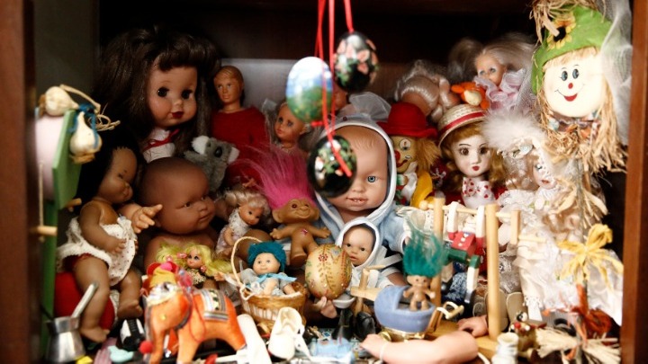 Ένα ιδιαίτερο «ιατρείο» στο Παγκράτι με «ασθενείς» τις κούκλες